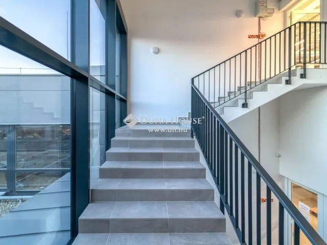 Kiadó kereskedelmi és ipari ingatlan Pécs 1700 nm