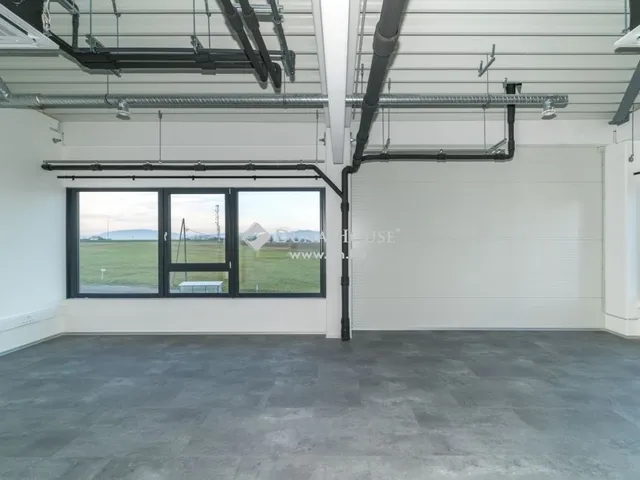 Kiadó kereskedelmi és ipari ingatlan Pécs 1700 nm