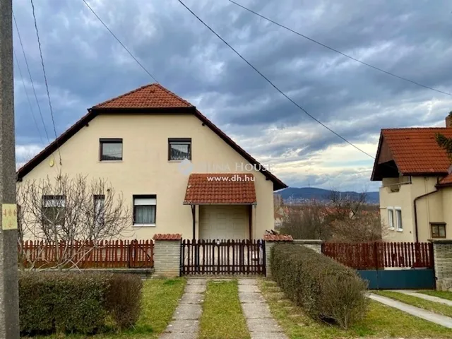 Eladó ház Kozármisleny 240 nm