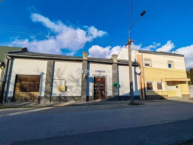 Eladó ház Fadd 200 nm