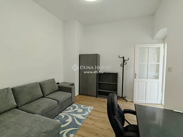 Kiadó lakás Pécs, Belváros 185 nm