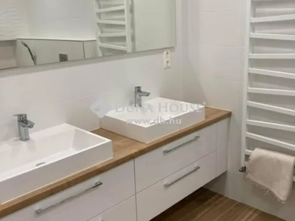 Eladó lakás Pécs, Egyetemváros 115 nm