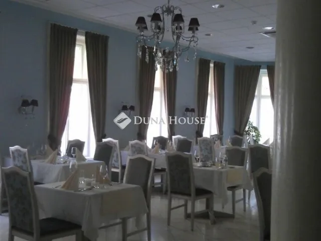 Eladó kereskedelmi és ipari ingatlan Győr 1136 nm