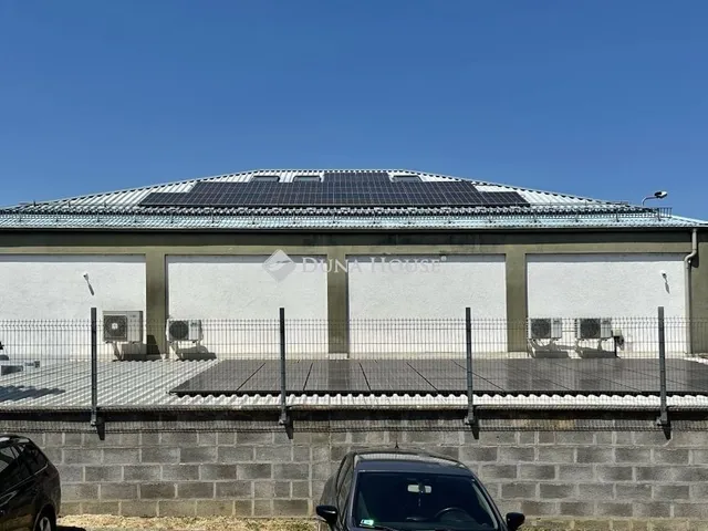 Eladó kereskedelmi és ipari ingatlan Pécs, Kertváros 990 nm