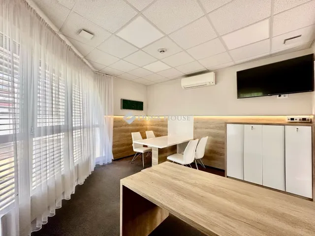 Kiadó kereskedelmi és ipari ingatlan Pécs, Kertváros 990 nm