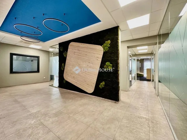 Kiadó kereskedelmi és ipari ingatlan Pécs, Kertváros 990 nm