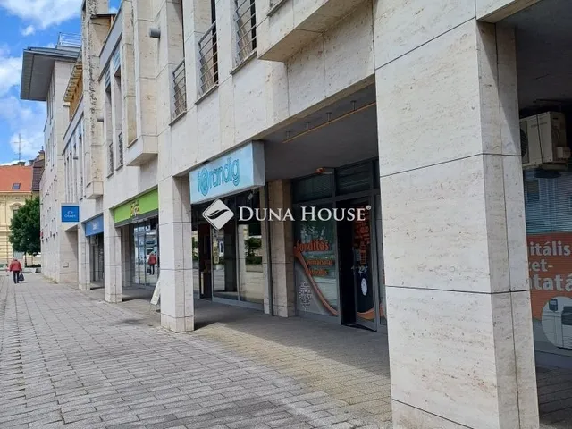 Eladó kereskedelmi és ipari ingatlan Pécs 56 nm