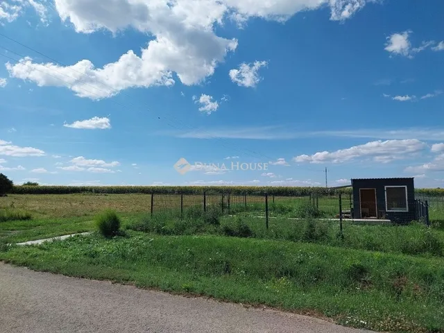 Eladó telek Pécsudvard 1087 nm