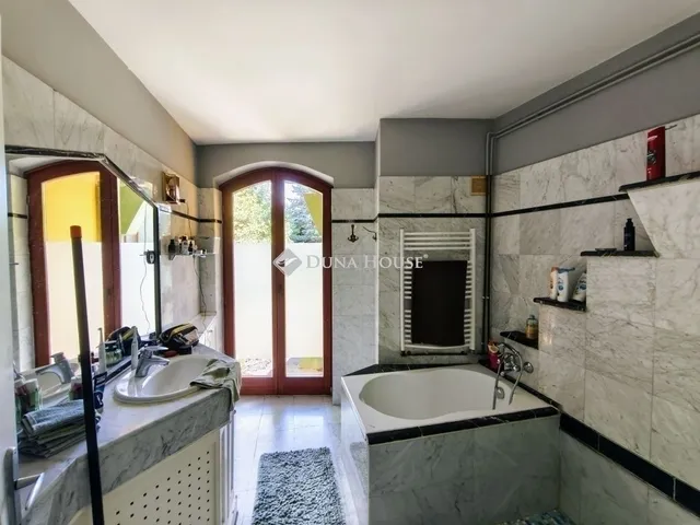 Eladó ház Pécs 240 nm