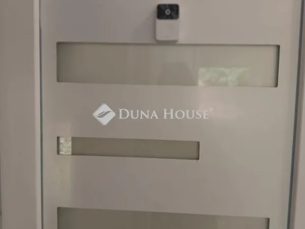 Eladó lakás Komló 56 nm