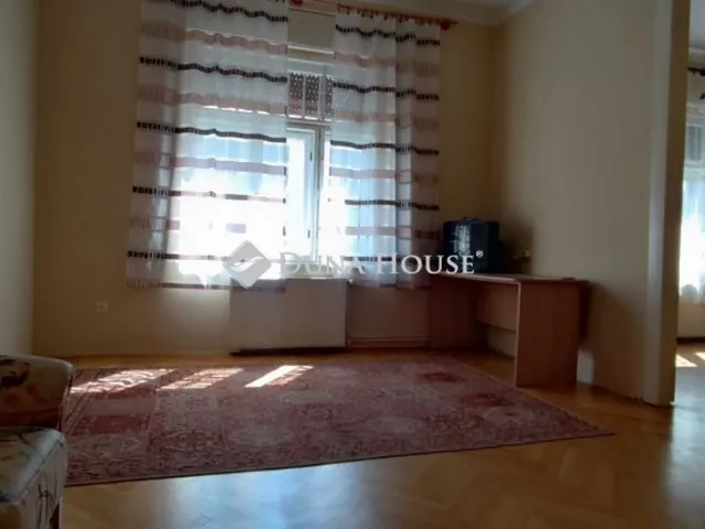 Kiadó lakás Pécs, Belváros 120 nm