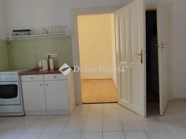 Kiadó lakás Pécs, Belváros 120 nm