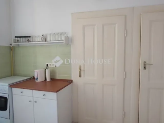 Kiadó lakás Pécs, Belváros 120 nm