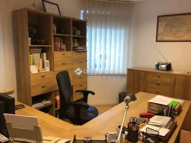 Eladó ház Szentlőrinc 175 nm
