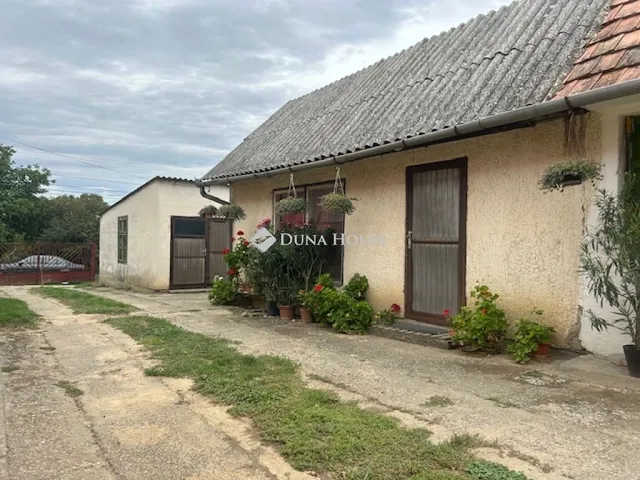 Eladó ház Aparhant 99 nm