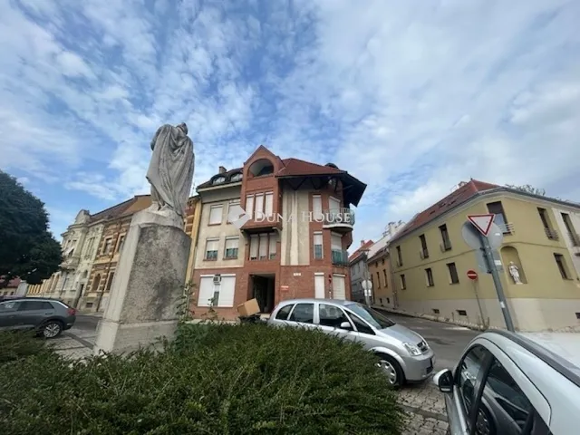 Eladó lakás Pécs, Belváros 102 nm