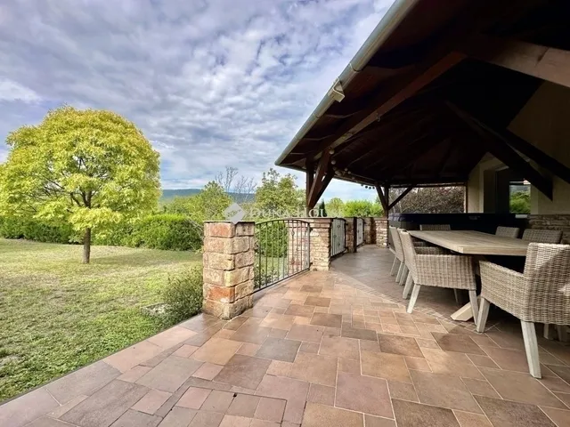 Eladó ház Pécs 300 nm