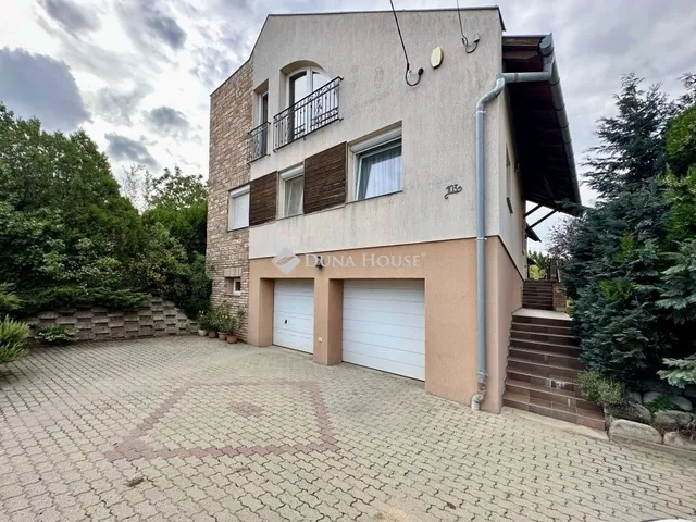 Eladó ház Pécs, Makár 300 nm