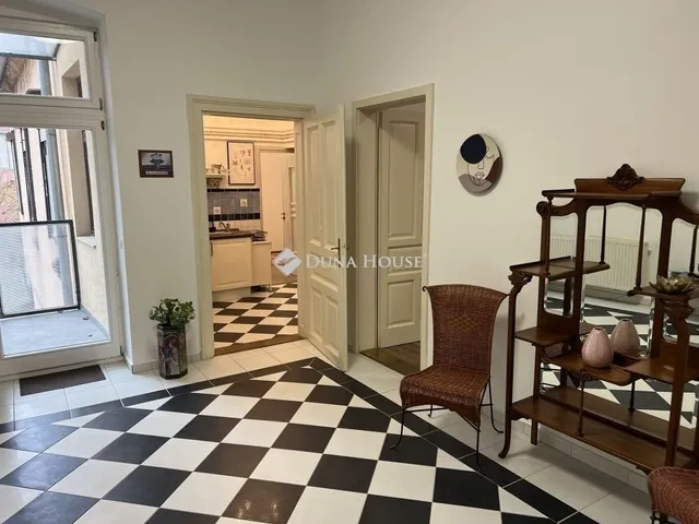 Eladó lakás Pécs 104 nm