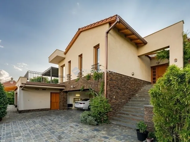 Eladó ház Pécs 300 nm