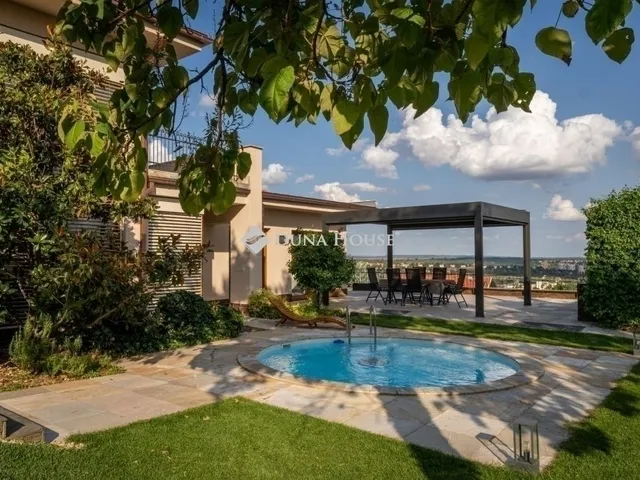 Eladó ház Pécs 300 nm