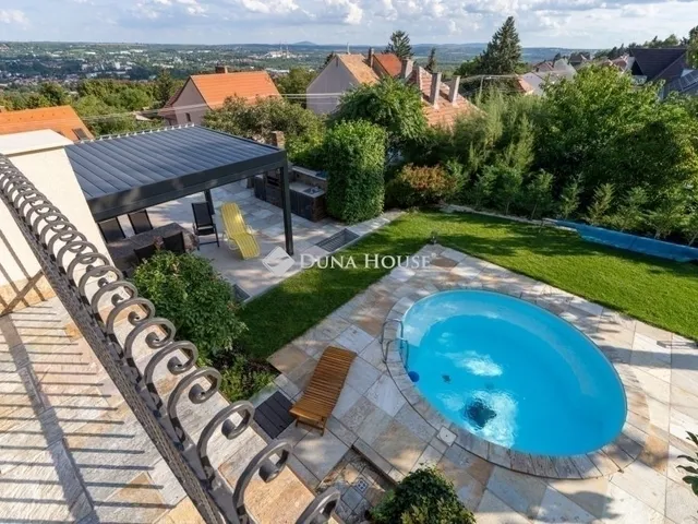 Eladó ház Pécs 300 nm