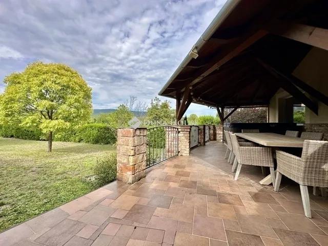 Eladó ház Pécs 300 nm