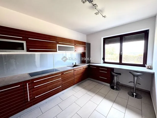 Eladó ház Pécs, Havihegy 250 nm