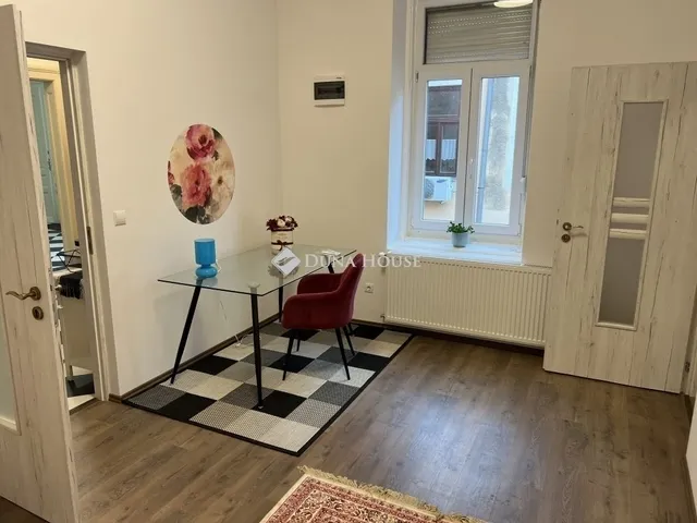 Eladó lakás Pécs 104 nm