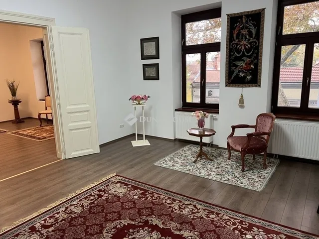 Eladó lakás Pécs 104 nm