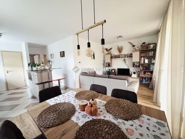 Eladó lakás Pécs, Rigóder 72 nm