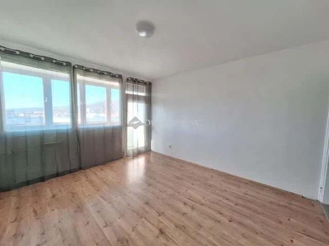 Eladó lakás Pécs, Uránváros 54 nm