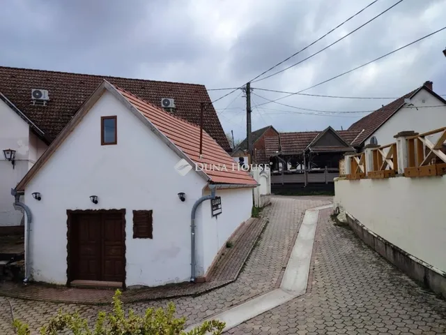 Eladó kereskedelmi és ipari ingatlan Villány 40 nm