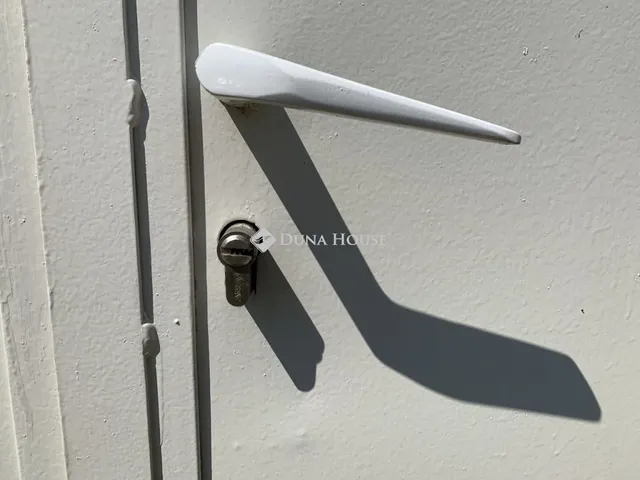 Eladó garázs Pécs 20 nm