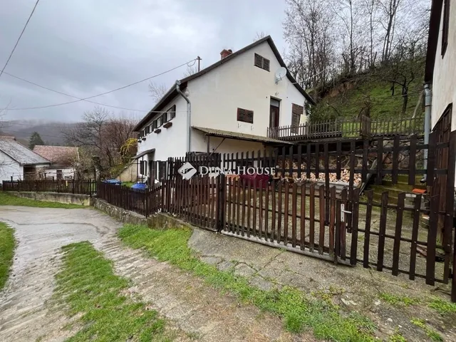 Eladó ház Óbánya 110 nm