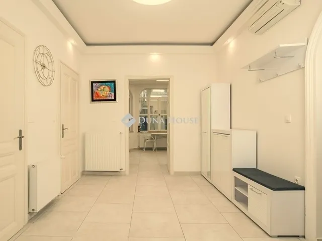 Eladó lakás Pécs 138 nm