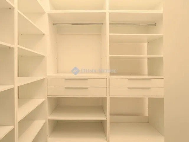 Eladó lakás Pécs 138 nm