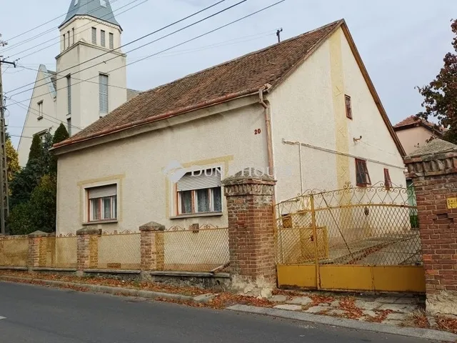 Eladó ház Pécs, Vasas 100 nm