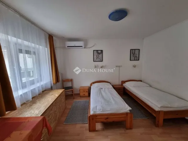 Eladó ház Pécs 330 nm