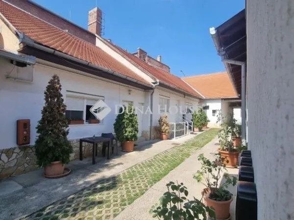 Eladó ház Pécs 330 nm