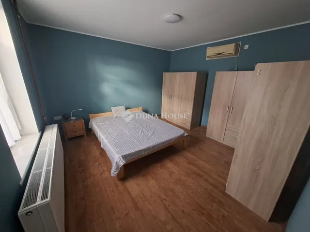 Kiadó ház Pécs 90 nm