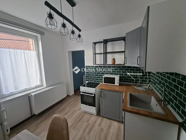 Kiadó ház Pécs 90 nm