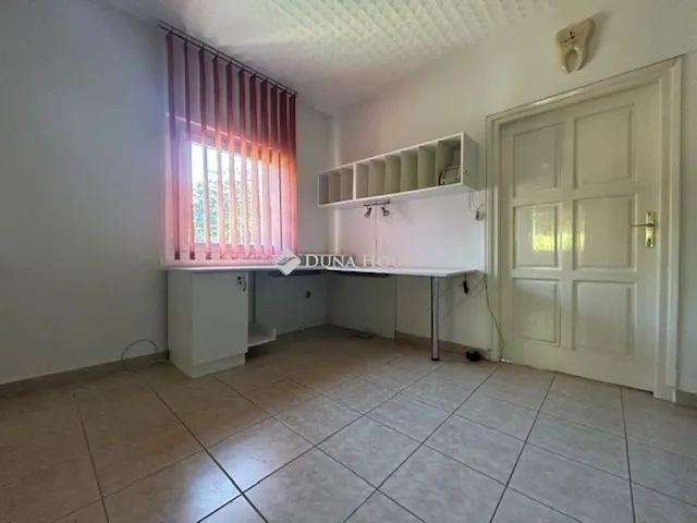 Eladó kereskedelmi és ipari ingatlan Pécs 54 nm