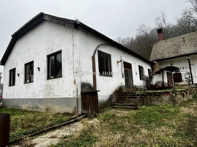 Eladó kereskedelmi és ipari ingatlan Ófalu 371 nm