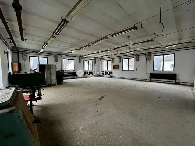 Eladó kereskedelmi és ipari ingatlan Ófalu 371 nm