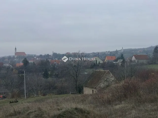 Eladó telek Pécsvárad 4004 nm