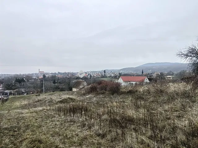 Eladó telek Pécsvárad 4004 nm