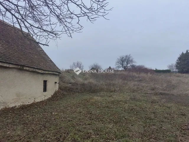 Eladó telek Pécsvárad 4004 nm