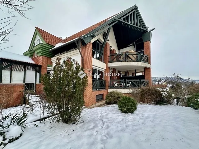 Eladó lakás Pécs, Mecsekoldal 106 nm