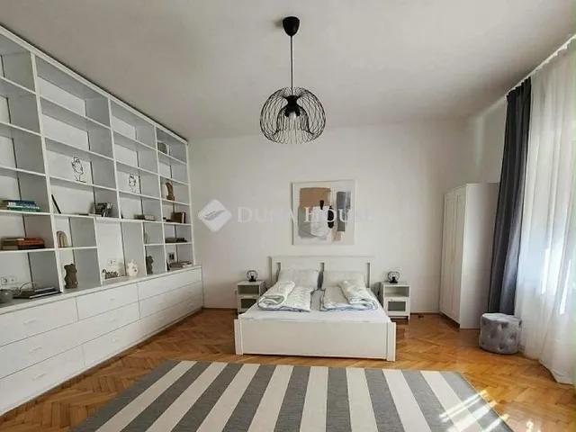 Eladó lakás Pécs, Belváros 102 nm